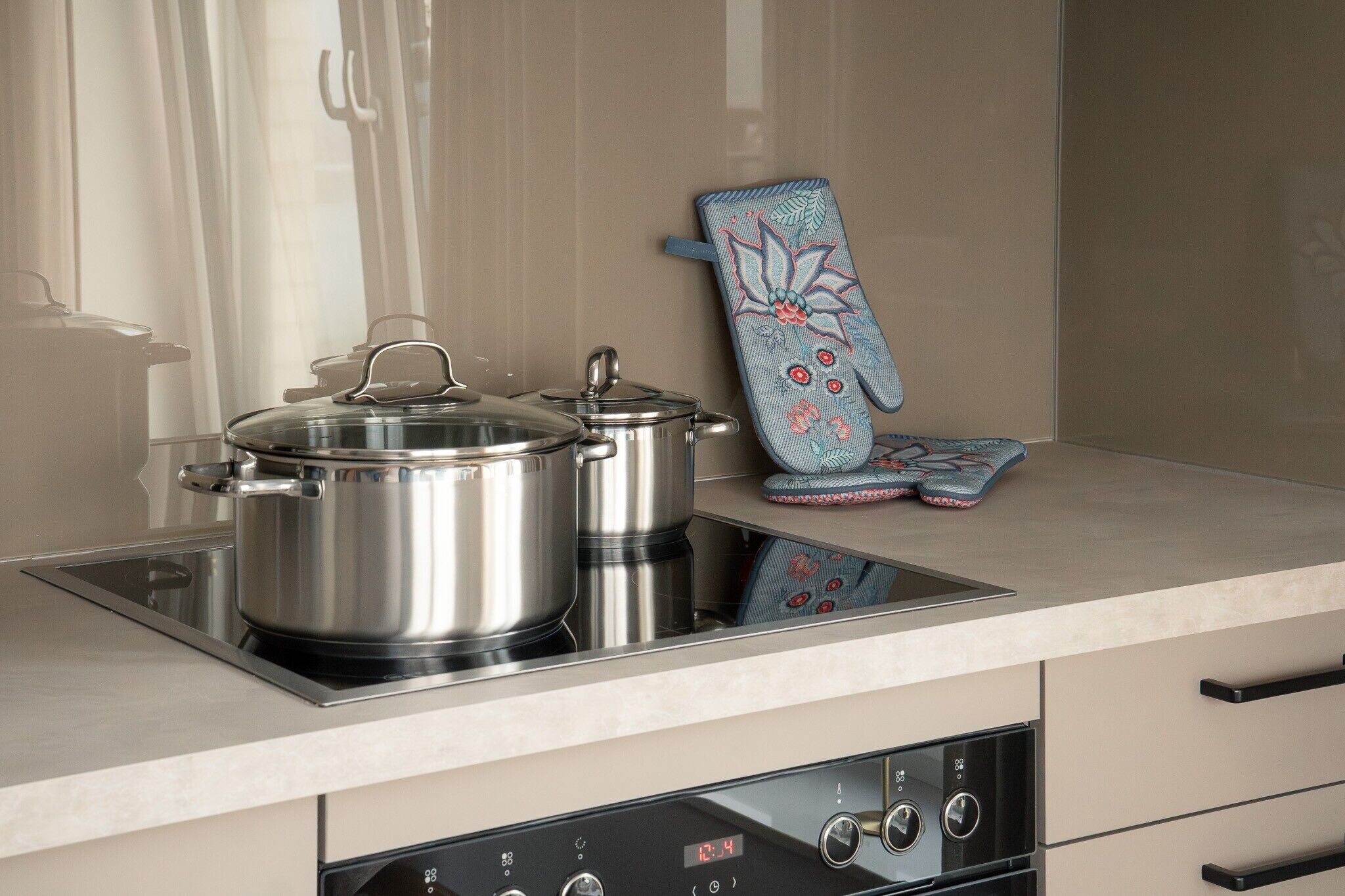 Réfrigérateur, four, plaque de cuisson, lave-vaisselle