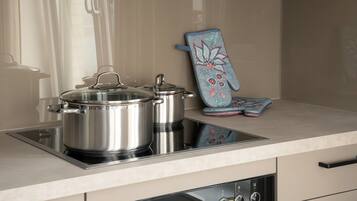 Kühlschrank, Ofen, Herdplatte, Geschirrspüler