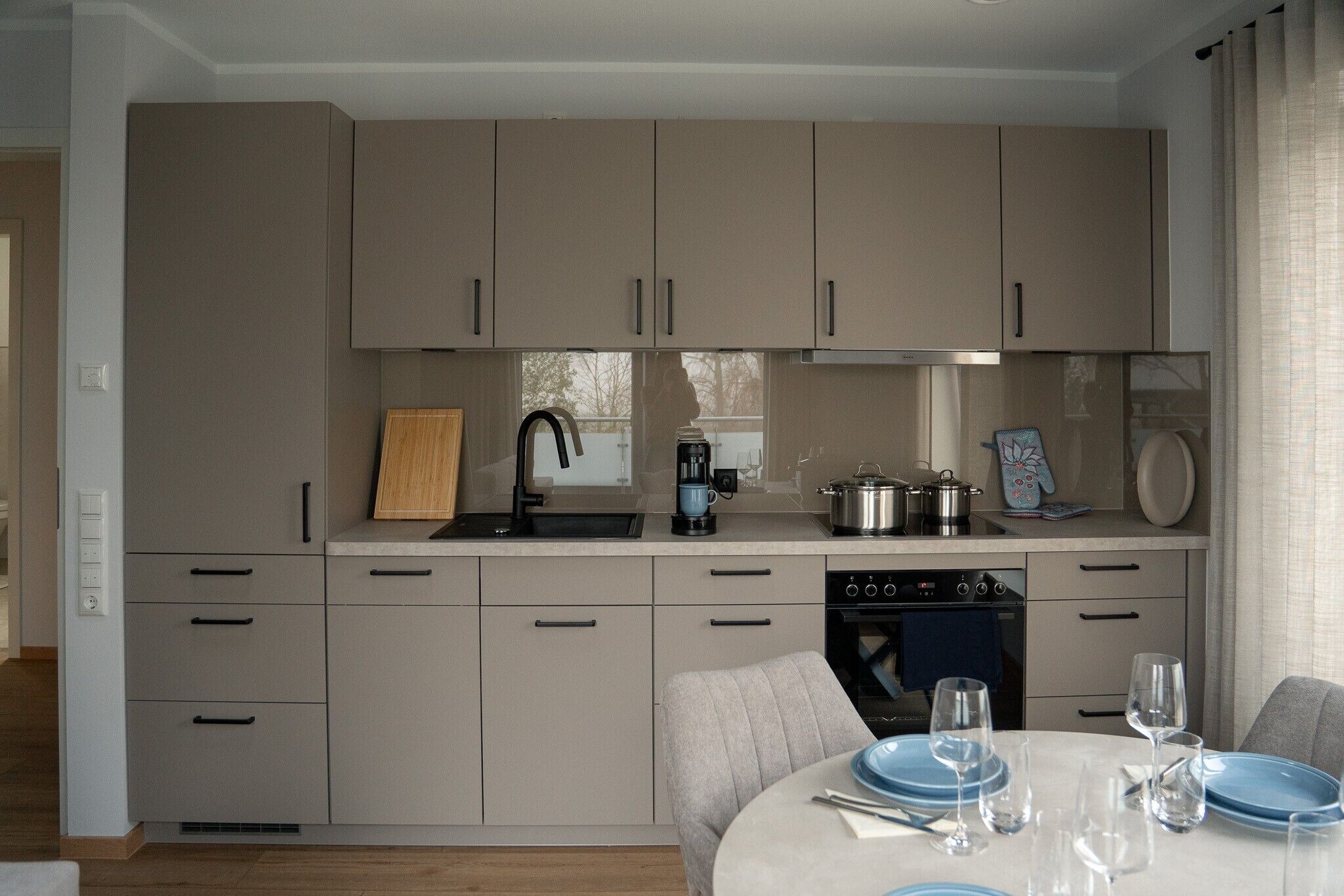 Kühlschrank, Ofen, Herdplatte, Geschirrspüler