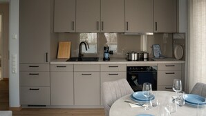 Private kitchen - Newly Built Wattblick Apartment in Dangast with Sea View, Large Private Roof Terrace & Loft (Varel)
