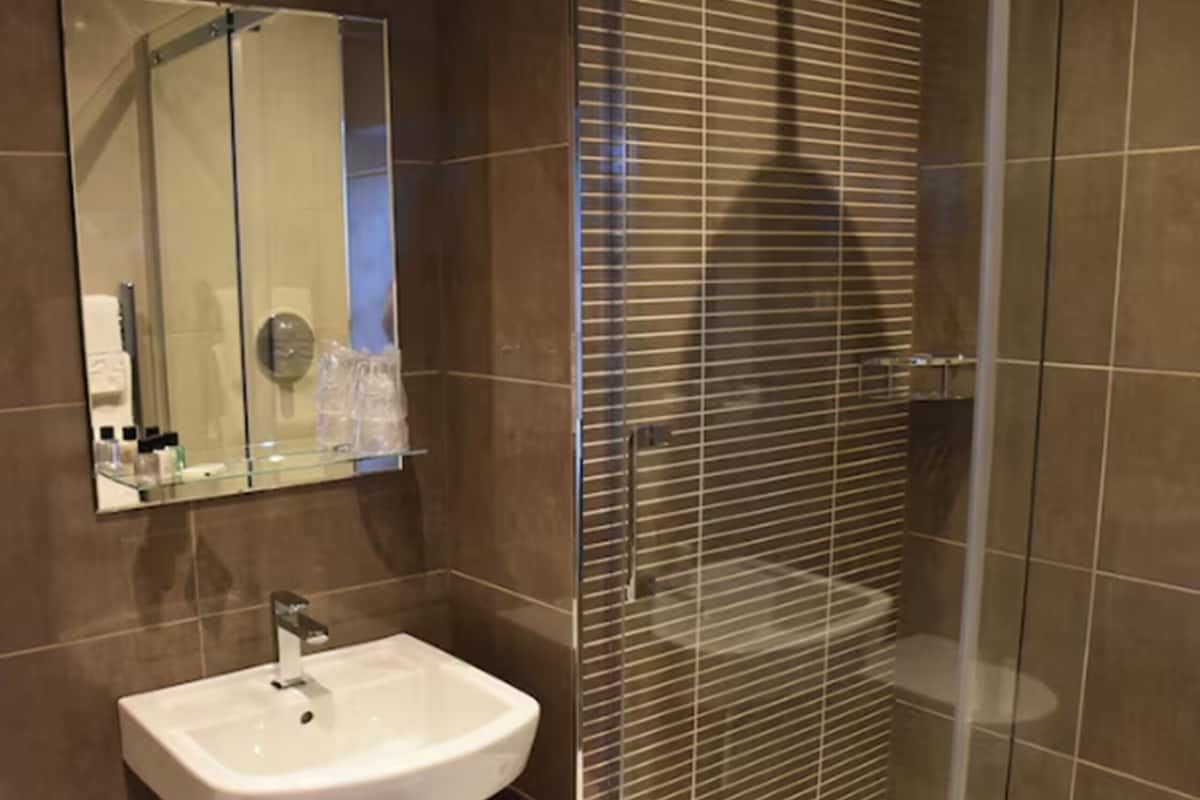 Coffres-forts dans les chambres, rideaux occultants