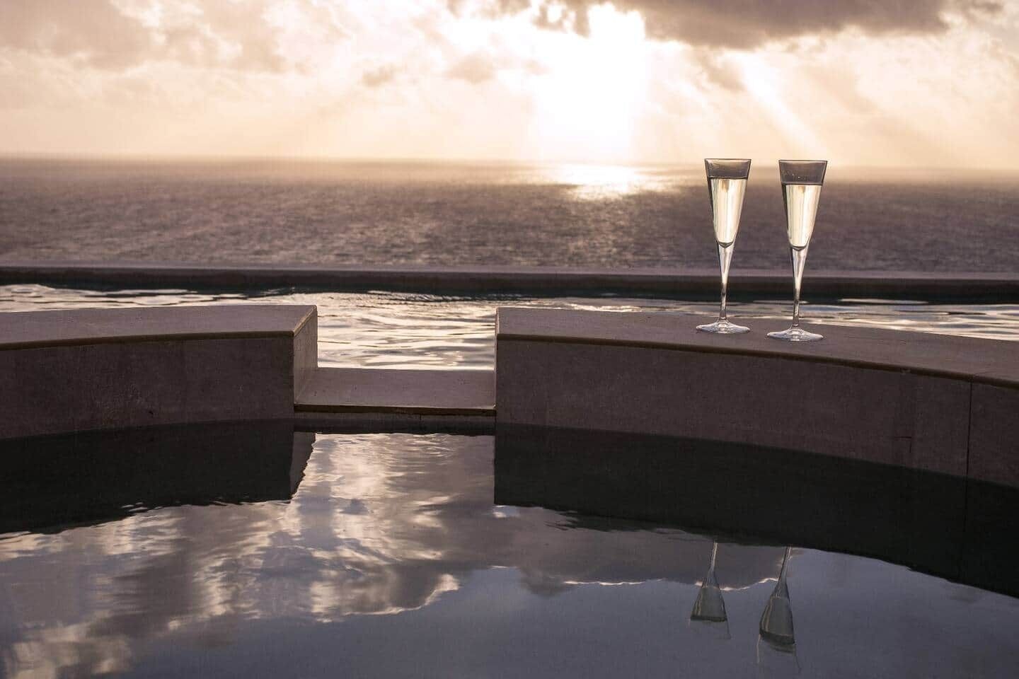 Een verwarmd zwembad