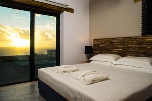 3 bedrooms, in-room safe, iron/ironing board, WiFi