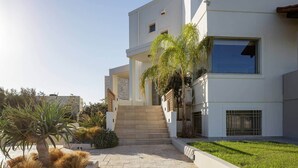Unclassified image, 4 of 43, button - Villa Aviana, Garden, Private Pool BBQ, Quiet (Gerani)