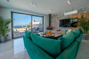 TV, fireplace - VIP Villa Lydia, indoor heated pool, seaview, cozy (Kissamos)