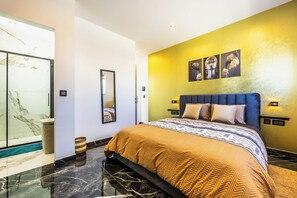 Cobertura, vista para o mar | Cortinas blackout, ferros/tábuas de passar roupa, Wi-Fi de cortesia