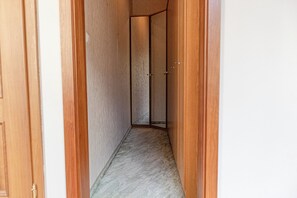 Exterior - 2BR Apartment Steps From AKH Center (Vienna)