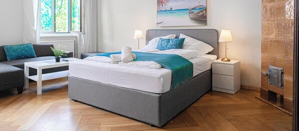 Basic Apartment - 2BR Apartment Steps From AKH Center (Vienna)