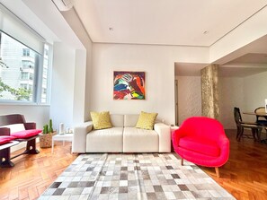 TV - Arpoador: brand new apartment, close to the beach (Rio de Janeiro)