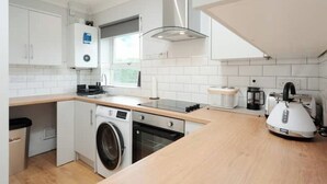Unclassified image, 5 of 25, button - Comfort & Convenience in Telford – Cozy 3-Bedroom Home (Telford)