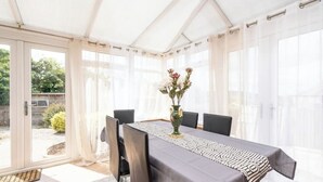 Unclassified image, 2 of 25, button - Comfort & Convenience in Telford – Cozy 3-Bedroom Home (Telford)