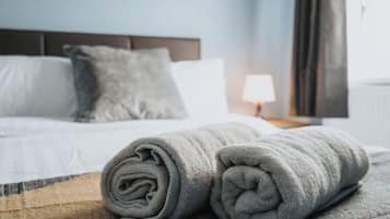 3 bedrooms, iron/ironing board, WiFi, bed sheets