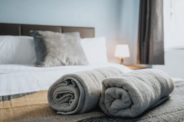 3 bedrooms, iron/ironing board, WiFi, bed sheets