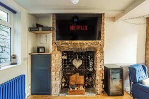 Interior - Cosy Matlock Cottage with Valley Views (Matlock Bath)