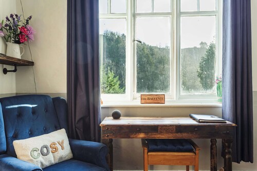 Cosy Matlock Cottage with Valley Views