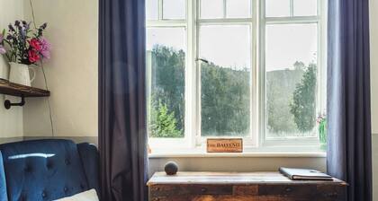 Cosy Matlock Cottage with Valley Views