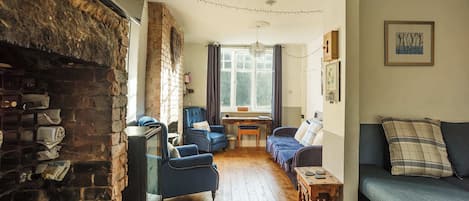 TV, fireplace, offices