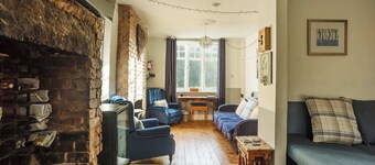 Cosy Matlock Cottage with Valley Views