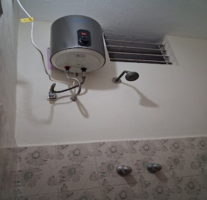 Shower, rainfall showerhead, free toiletries, soap - J J Residency (Tiruvannamalai)