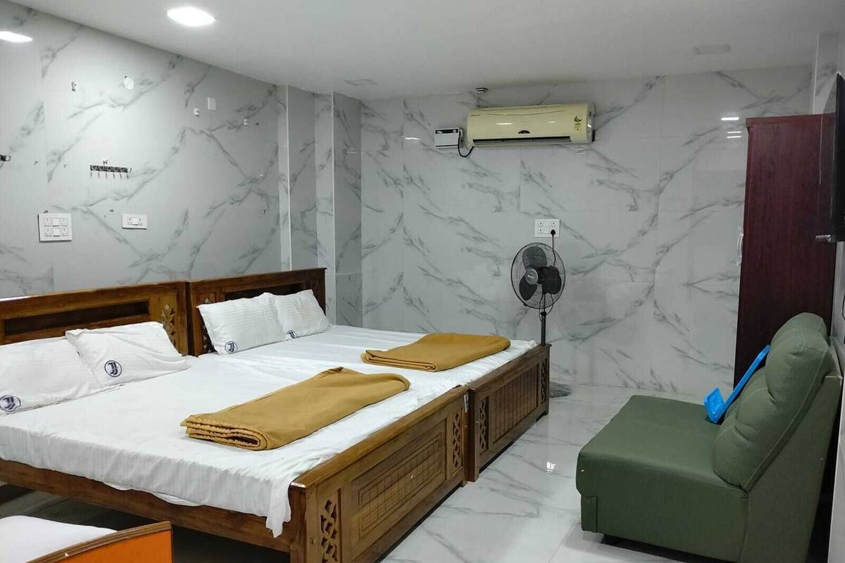 Family Room | Free WiFi