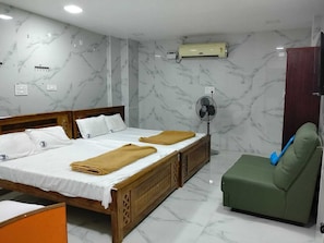 Family Room | Egyptian cotton sheets, premium bedding, free WiFi - J J Residency (Tiruvannamalai)