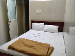 Standard Room | Free WiFi - J J Residency (Tiruvannamalai)