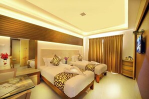 Deluxe Room | Soundproofing, free WiFi - Hotel Mahis Gateway (Coimbatore)
