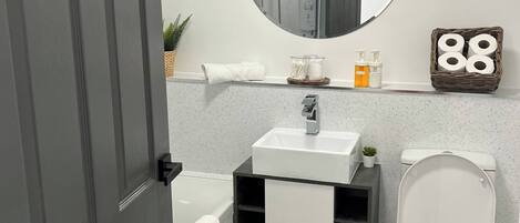 Apartment, 2 Bedrooms, City View | Bilik Mandi