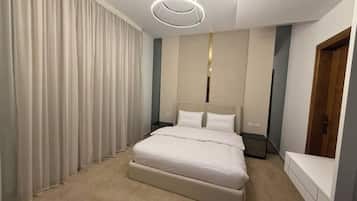 6 bedrooms, iron/ironing board, WiFi, bed sheets