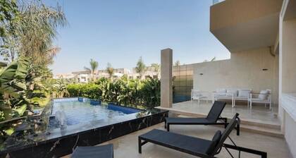 Luxurious 6-Bedroom Villa with Private Pool in Concord Gardens