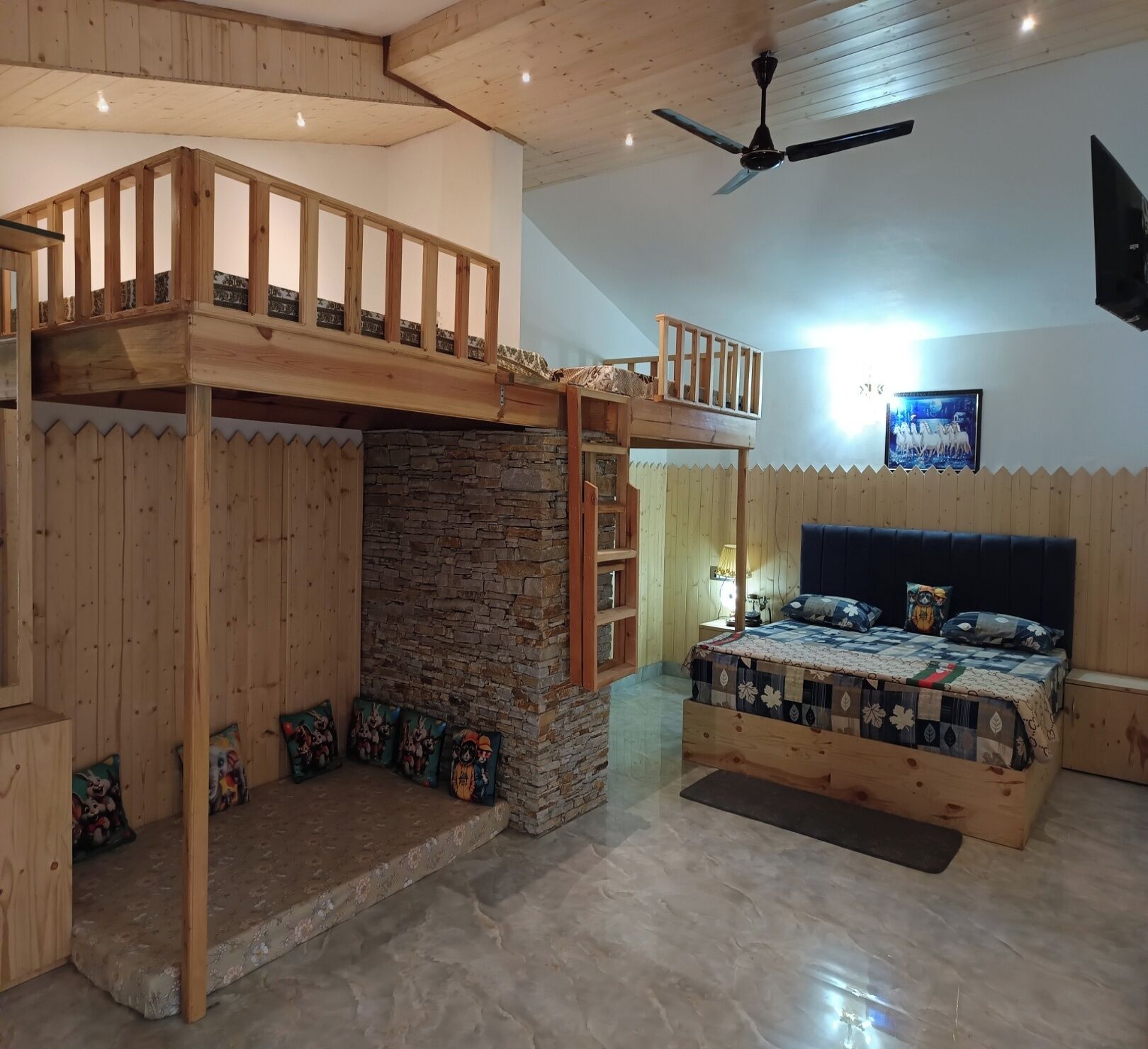 Family Room | Free WiFi