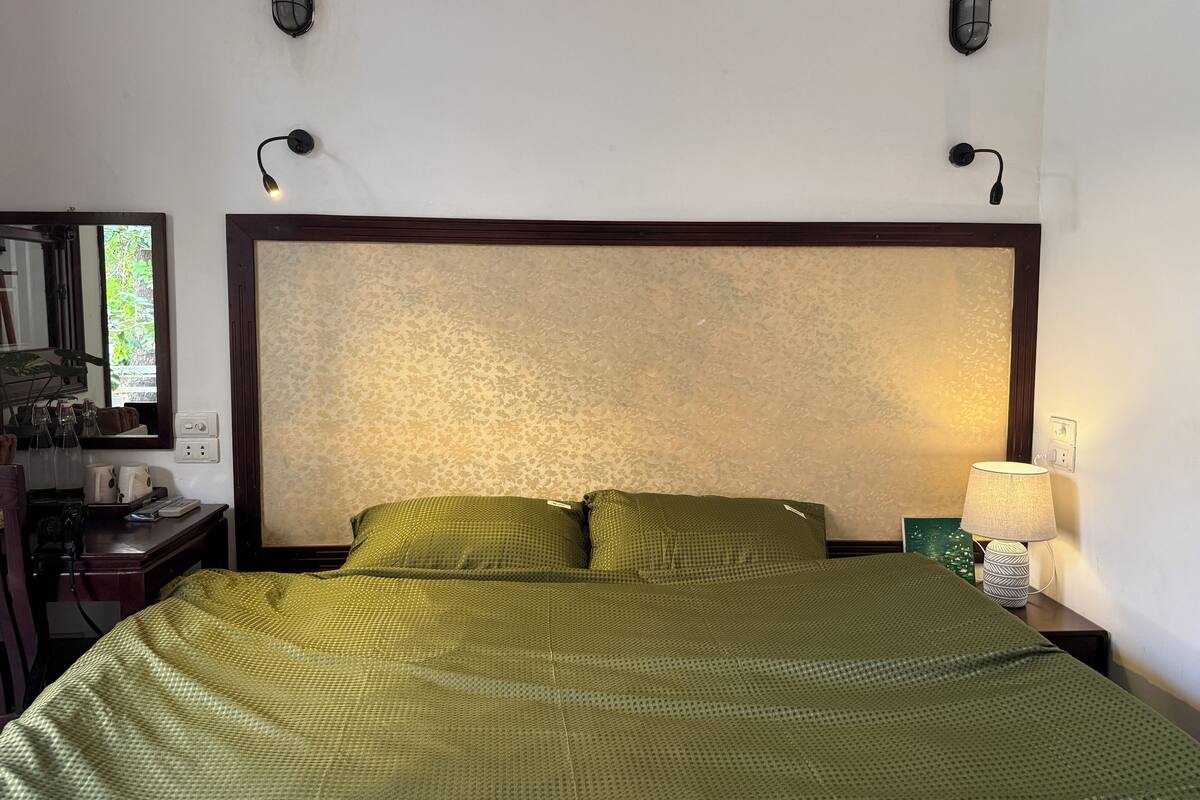 Deluxe Studio, Patio, City View | Free WiFi, individually decorated, individually furnished, bed sheets