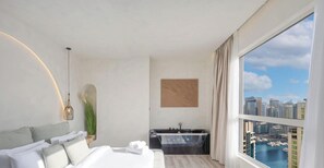 Desk, iron/ironing board, WiFi, bed sheets - LUX The Contemporary Marina View Suite 4 (Dubai)