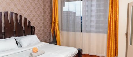 3 bedrooms, iron/ironing board, WiFi, bed sheets