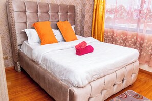 Tabla de planchar con plancha, wifi y ropa de cama 