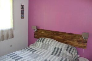 2 bedrooms, iron/ironing board, internet, bed sheets
