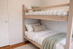 4 bedrooms, iron/ironing board, WiFi, bed sheets - House in Saint Andrews Beach (Saint Andrews Beach)