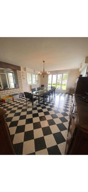 Dining - Large family home 50m from the beach (Asnelles)