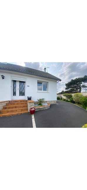 Exterior detail - Large family home 50m from the beach (Asnelles)