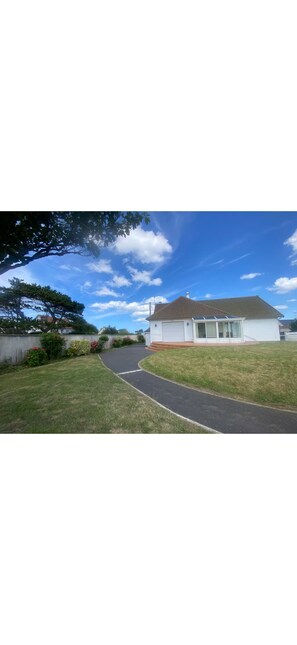 Property grounds - Large family home 50m from the beach (Asnelles)