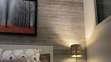 Silitysrauta/-lauta, Wi-Fi, vuodevaatteet