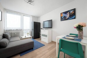 Een televisie en een kantoor