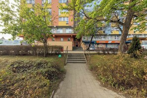 Exterior - Krzywoustego 325 Wrocław | Functional Apartment with a View | Quiet Neighbourhood in Wrocław | Close to Railway Station and Bus Stop (Wrocław)