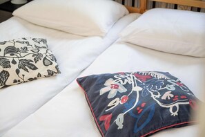 Room - Krzywoustego 325 Wrocław | Functional Apartment with a View | Quiet Neighbourhood in Wrocław | Close to Railway Station and Bus Stop (Wrocław)