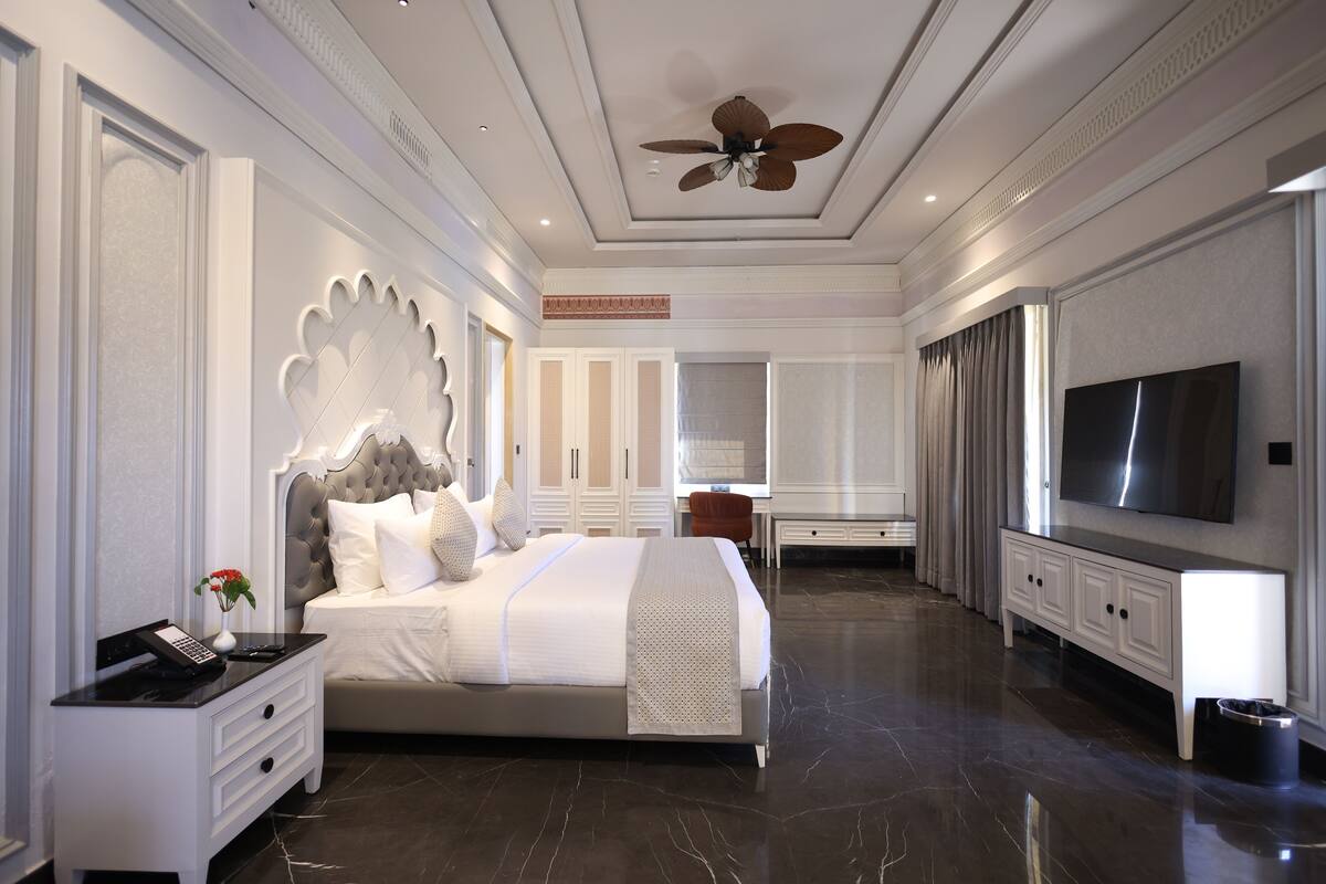 In-room safe, blackout curtains, iron/ironing board, free WiFi