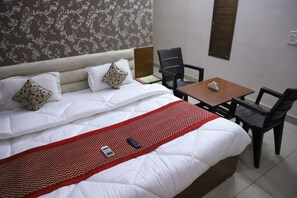 Deluxe Room, 1 King Bed | Free WiFi - Hotel Quadis 51 (Noida)