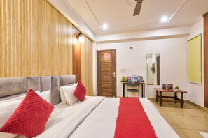 Ropa de cama de alta calidad, escritorio, wifi gratis y ropa de cama