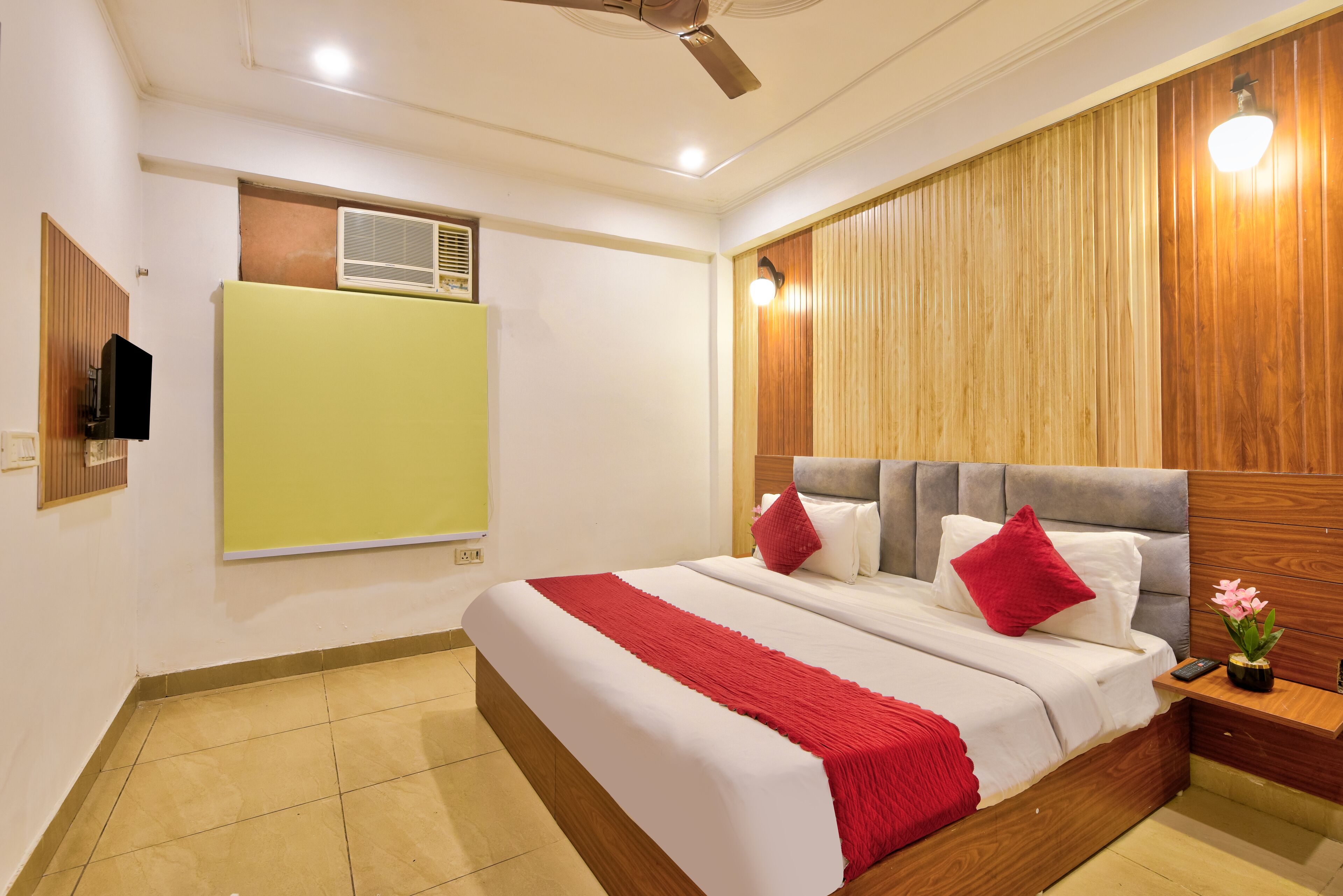 Deluxe-huone, 1 suuri parisänky | Ilmainen Wi-Fi