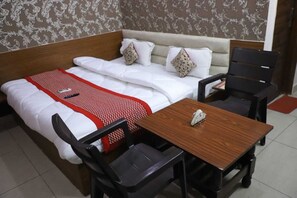 Deluxe Room, 1 King Bed | Free WiFi - Hotel Quadis 51 (Noida)