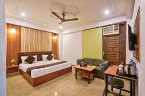 Deluxe Room, 1 King Bed | Free WiFi - Hotel Quadis 51 (Noida)